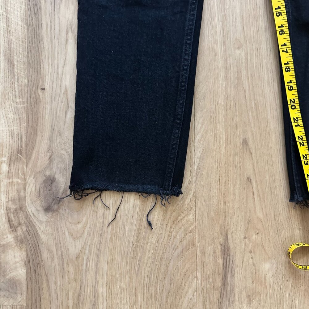 Re/Done high rise straight leg frayed hem jeans in jet black - 25 - Picture 6 of 9